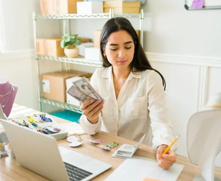 چطور مهارت‌های معمولی را به درآمد دلاری تبدیل کنیم؟